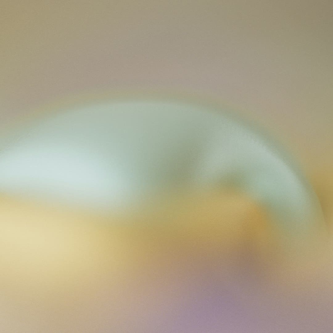 王晓晨泳装写真冷艳吗？展示曼妙身段与自傲魅力